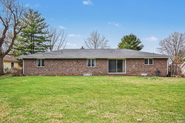 12060 N Woodlawn Acres Drive, Syracuse, IN 46567