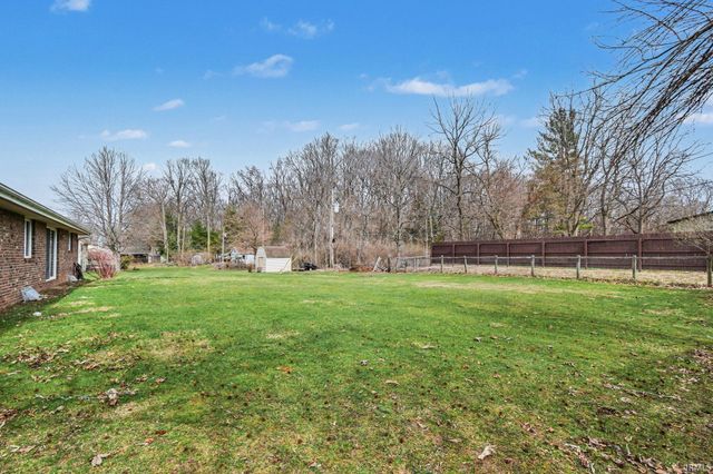 12060 N Woodlawn Acres Drive, Syracuse, IN 46567