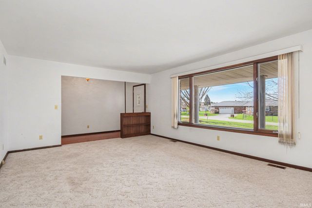 12060 N Woodlawn Acres Drive, Syracuse, IN 46567