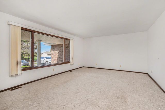 12060 N Woodlawn Acres Drive, Syracuse, IN 46567