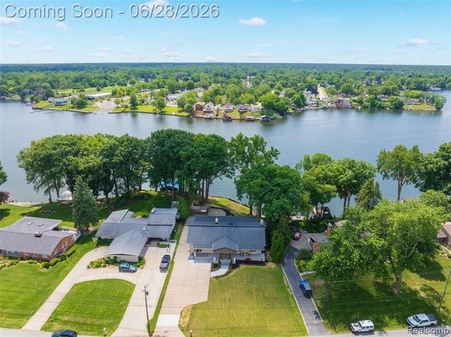 44429 Harmony Lane, Belleville, MI 48111