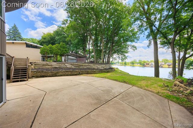 44429 Harmony Lane, Belleville, MI 48111
