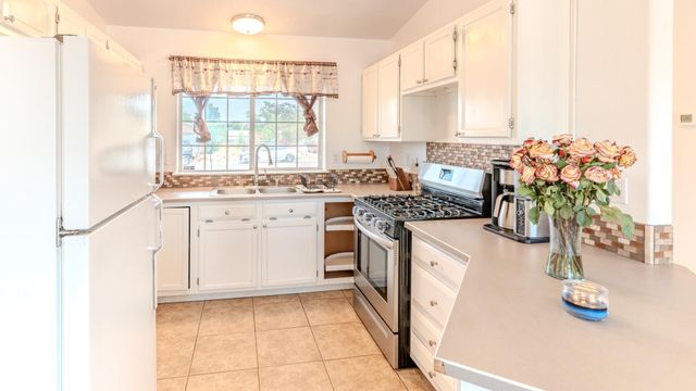 11 Rodgers Drive, Los Lunas, NM 87031