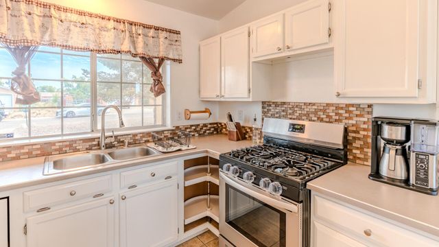 11 Rodgers Drive, Los Lunas, NM 87031