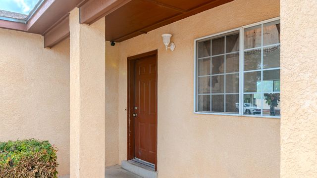 11 Rodgers Drive, Los Lunas, NM 87031