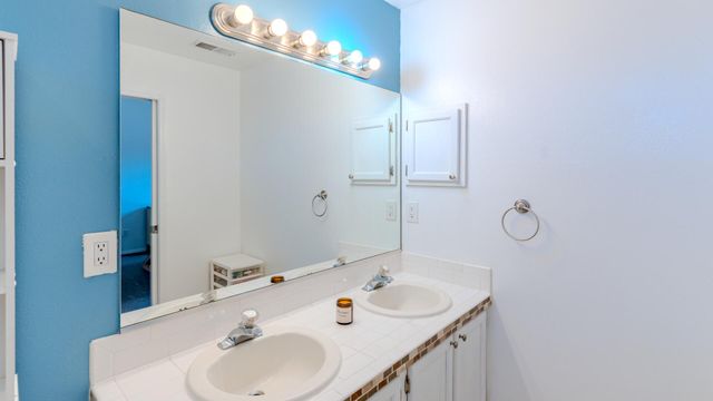 11 Rodgers Drive, Los Lunas, NM 87031