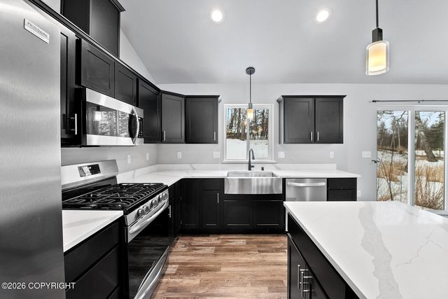 6988 E Lone Wolf Court, Wasilla, AK 99654