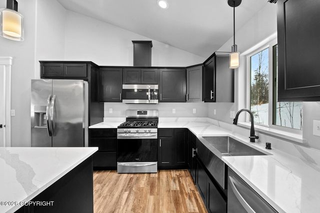 6988 E Lone Wolf Court, Wasilla, AK 99654