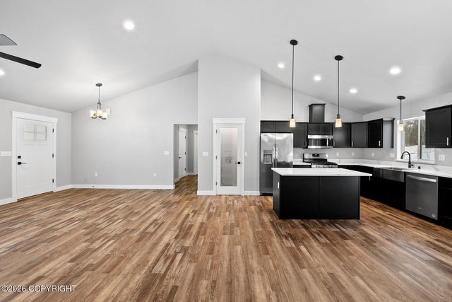 6988 E Lone Wolf Court, Wasilla, AK 99654