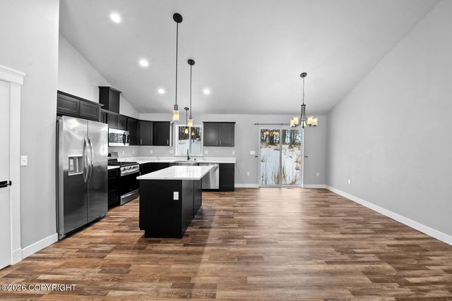 6988 E Lone Wolf Court, Wasilla, AK 99654