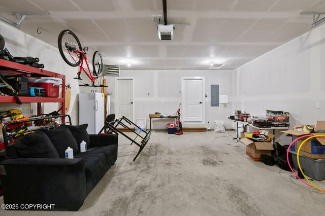 6988 E Lone Wolf Court, Wasilla, AK 99654