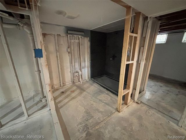 15435 Cameron Street, Southgate, MI 48195