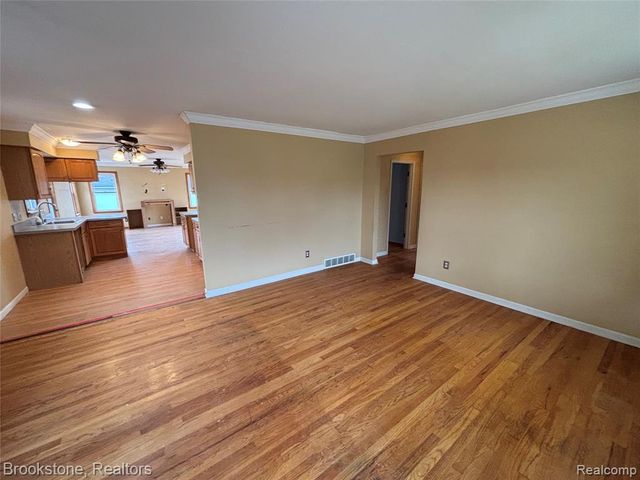 15435 Cameron Street, Southgate, MI 48195