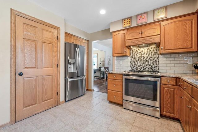 201 SWISS MEADOW LANE, Green Bay, WI 54302