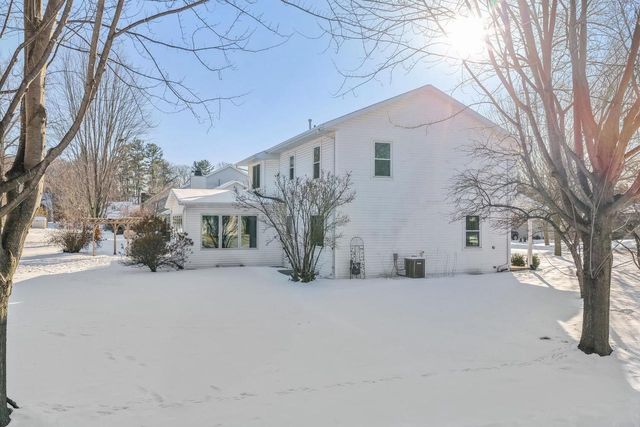 201 SWISS MEADOW LANE, Green Bay, WI 54302