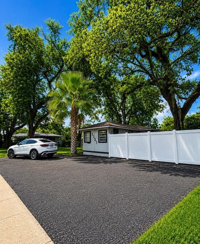 1221 E DR MARTIN LUTHER KING JR BOULEVARD, Tampa, FL 33603