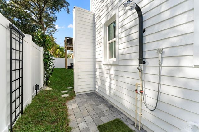 516 SW Camden Avenue, Stuart, FL 34994