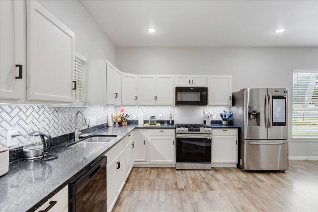 721 Maple Street, Bonham, TX 75418