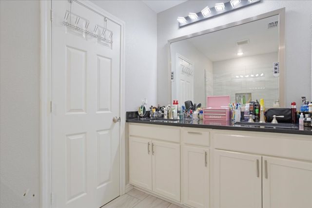 721 Maple Street, Bonham, TX 75418
