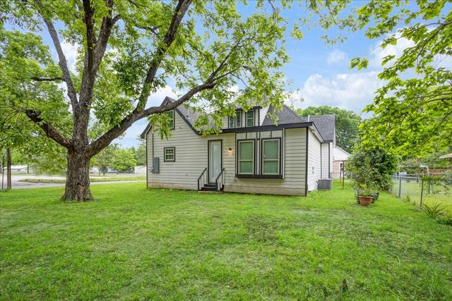 721 Maple Street, Bonham, TX 75418