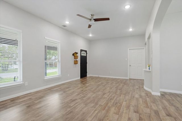 721 Maple Street, Bonham, TX 75418