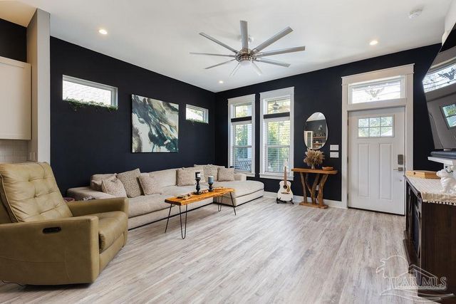 415 E Gonzalez St, Pensacola, FL 32503