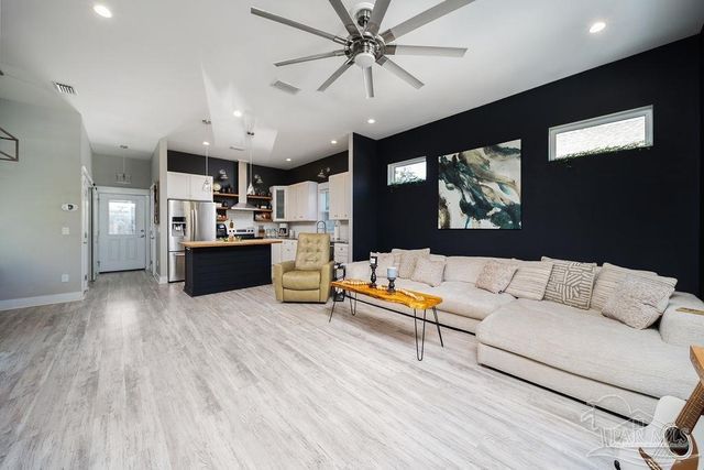 415 E Gonzalez St, Pensacola, FL 32503