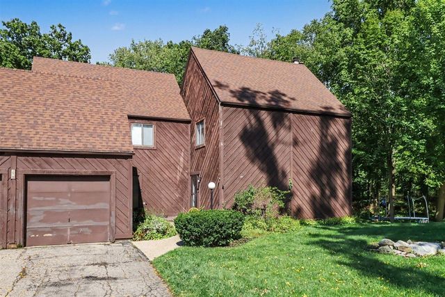 279 Fairway Court, Plainwell, MI 49080