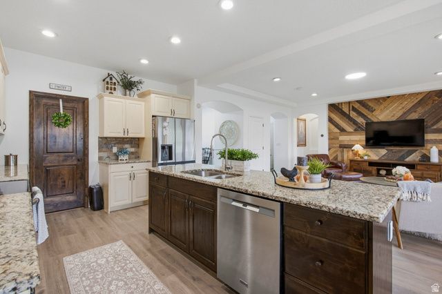 2089 S BULLRUSH PKWY, Lehi, UT 84043