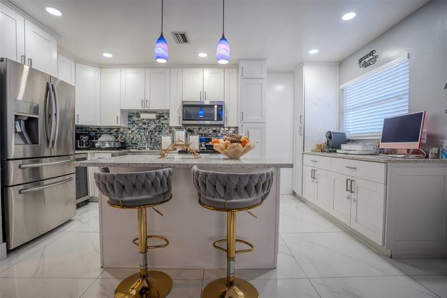 6480 34TH TERRACE N, St Petersburg, FL 33710