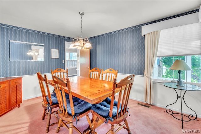 8 Old Spring Lane, Amherst, NY 14221