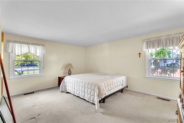 8 Old Spring Lane, Amherst, NY 14221