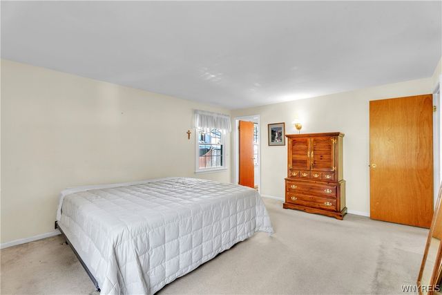 8 Old Spring Lane, Amherst, NY 14221
