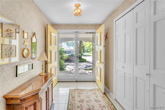 8 Old Spring Lane, Amherst, NY 14221