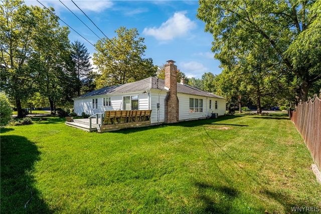 8 Old Spring Lane, Amherst, NY 14221
