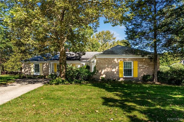 8 Old Spring Lane, Amherst, NY 14221