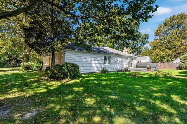 8 Old Spring Lane, Amherst, NY 14221