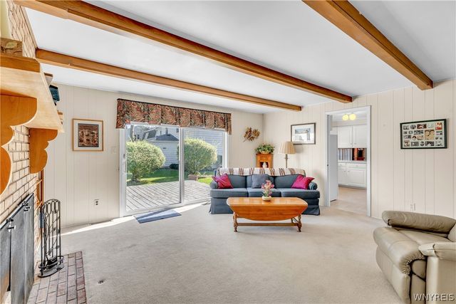 8 Old Spring Lane, Amherst, NY 14221