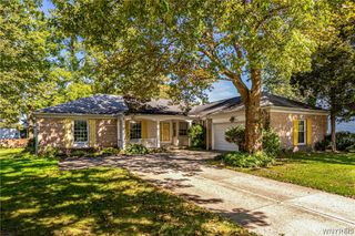 8 Old Spring Lane, Amherst, NY 14221