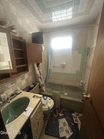 1924 Woodlawn Street, Rotterdam, NY 12306