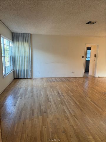 18413 Delano, Tarzana, CA 91335