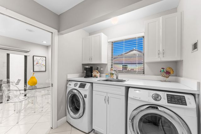 37 Clubhouse Lane, Boynton Beach, FL 33436