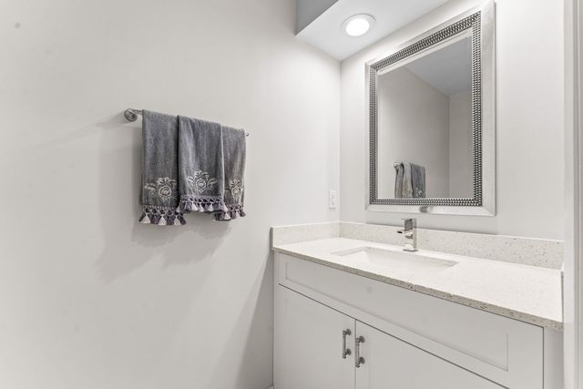 37 Clubhouse Lane, Boynton Beach, FL 33436