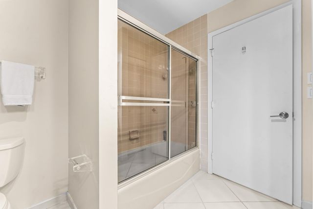 37 Clubhouse Lane, Boynton Beach, FL 33436