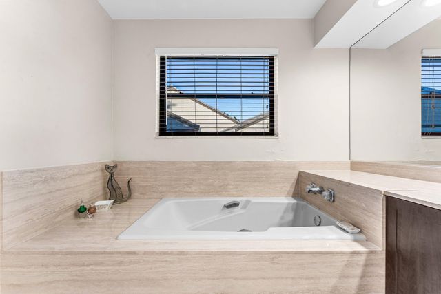 37 Clubhouse Lane, Boynton Beach, FL 33436