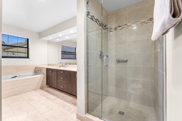 37 Clubhouse Lane, Boynton Beach, FL 33436