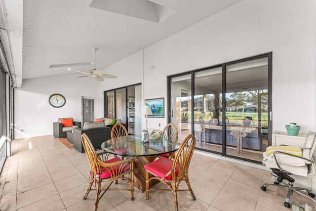 37 Clubhouse Lane, Boynton Beach, FL 33436