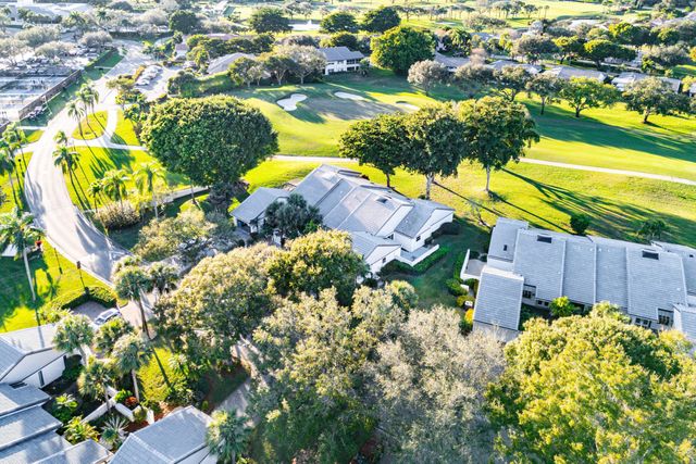 37 Clubhouse Lane, Boynton Beach, FL 33436