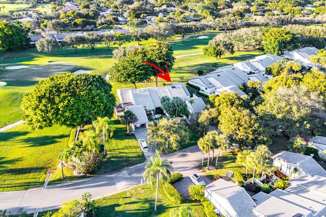 37 Clubhouse Lane, Boynton Beach, FL 33436