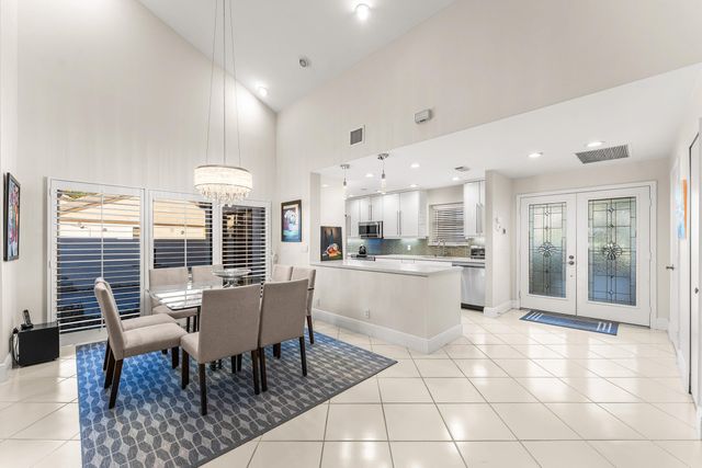 37 Clubhouse Lane, Boynton Beach, FL 33436